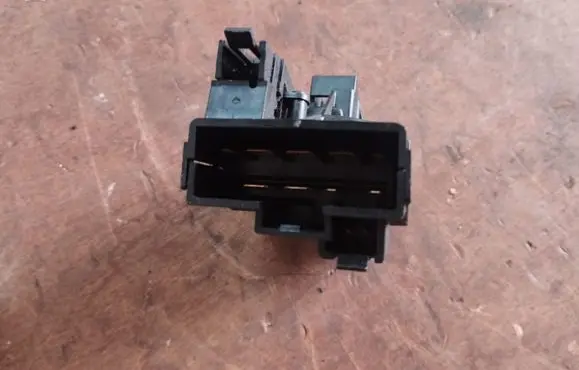Chrysler Voyager Ignition lock contact 4671324