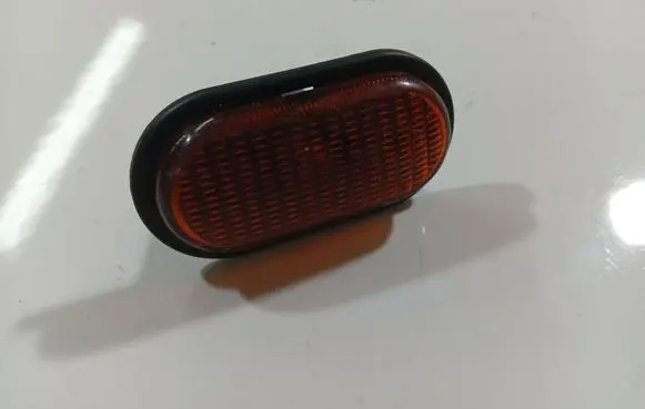Front fender indicator light