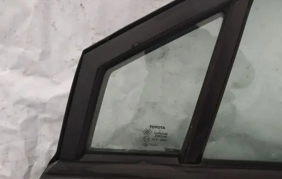 Toyota Corolla Verso AR10 Front door vent window glass four-door 