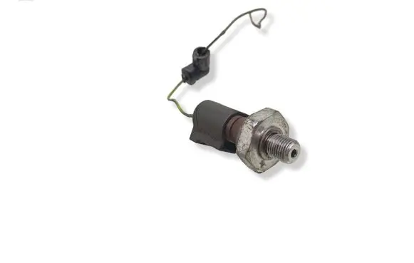 Volkswagen PASSAT B6 Oil pressure sensor SW90017