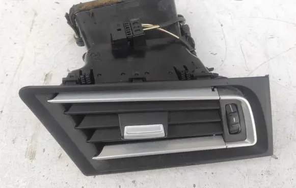 BMW 7 F01 F02 F03 F04 Dash center air vent grill