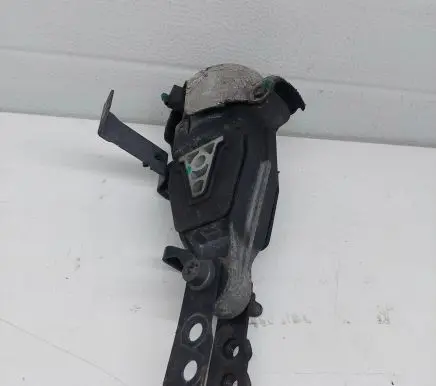 Peugeot 407 Engine mount bracket 320A24E