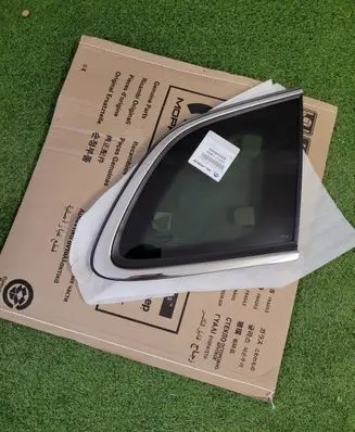 Jeep Cherokee Rear side window 68377738AA
