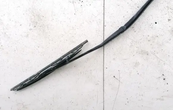 Peugeot 607 Front wiper blade arm