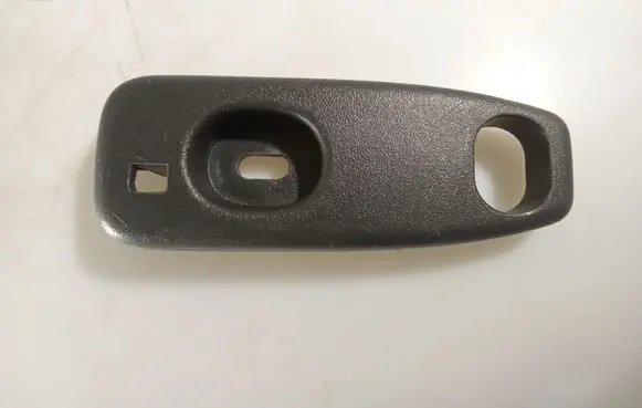 Opel Vivaro Front door handle cover 908A13590R