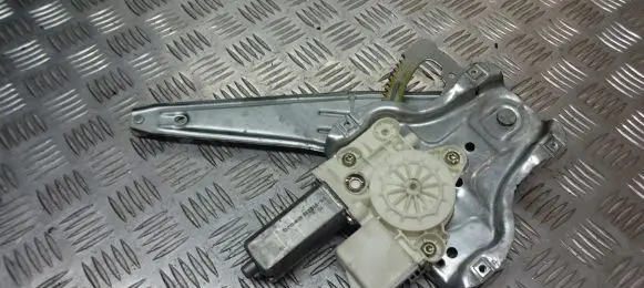 Toyota Avensis T250 Front door electric window regulator 69840-05100