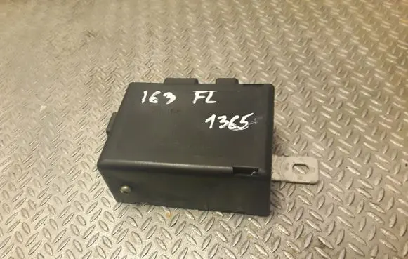 Mercedes-Benz ML W163 Aerial antenna amplifier 1638200289 A1638200289