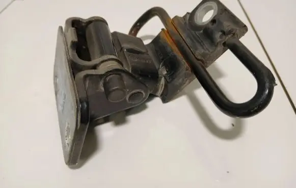 Audi A4 S4 B7 8E 8H Front door lower hinge 8E0831411B EDS29706