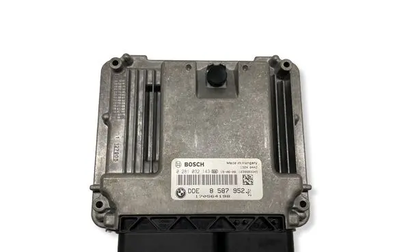 BMW 5 F10 F11 Engine control unit/module 8587952 0281032143 170564198
