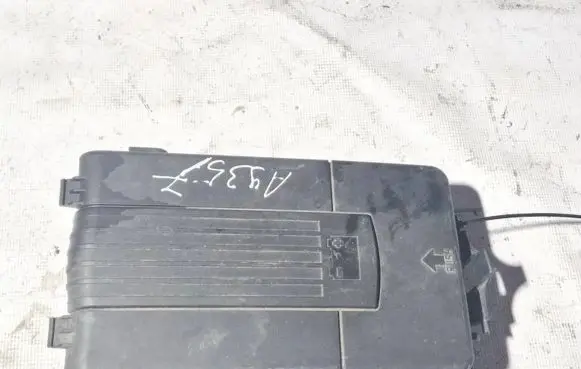 Skoda Octavia Mk2 (1Z) Battery box tray cover/lid 1k0915443