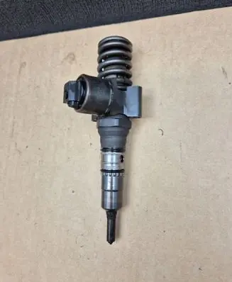 Audi A4 S4 B7 8E 8H Fuel injector 03G130073G