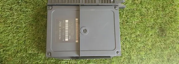 Mercedes-Benz E W210 Engine control unit/module 2108203926 335625 5625T5J23E60