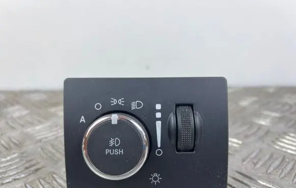 Jeep Grand Cherokee Light switch P68258718AB0433