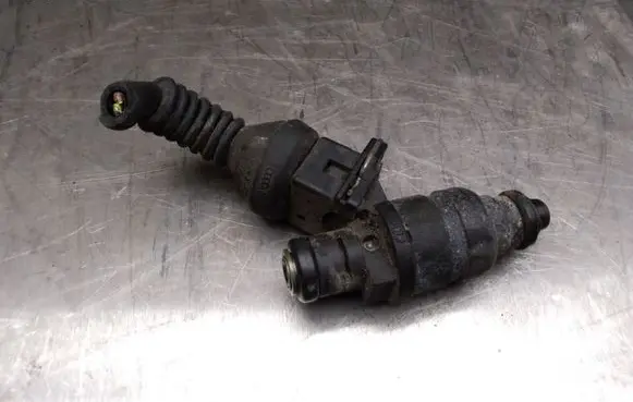 Audi A6 S6 C5 4B Fuel injector 078133551AC