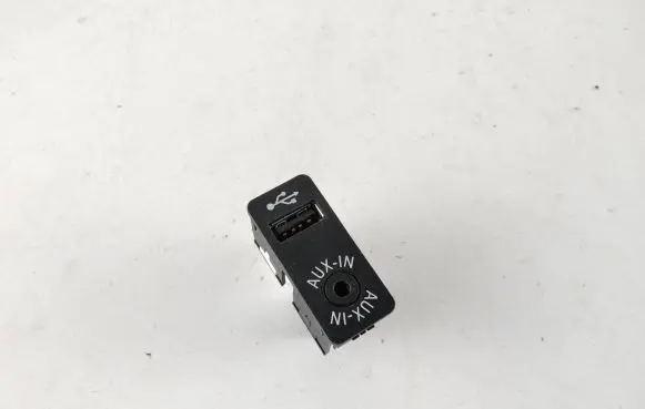 BMW 3 F30 F35 F31 AUX in-socket connector 9229246 PA6GX30