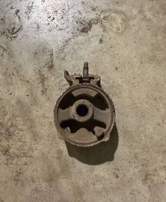 Engine mount bracket