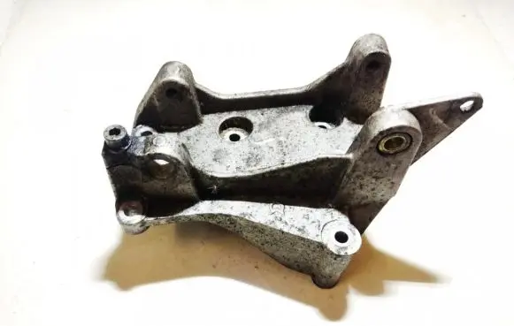 Peugeot 307 Engine mounting bracket 9636301380