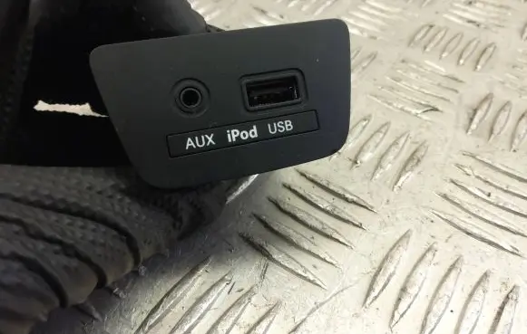Hyundai i30 USB socket connector 96120-A5000