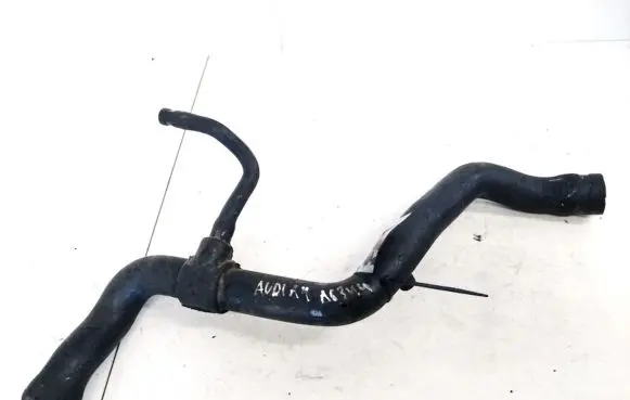 Volkswagen PASSAT B5.5 Engine coolant pipe/hose 8d0121101F