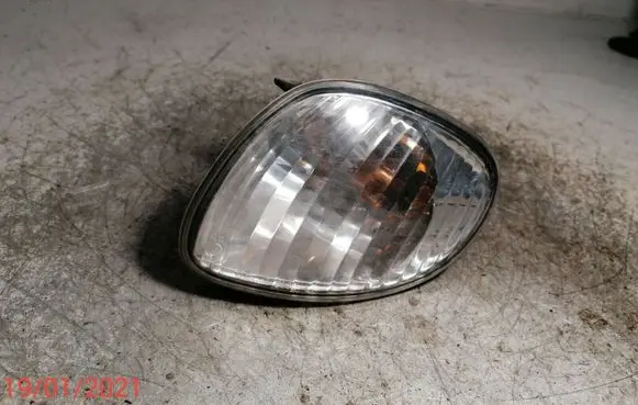 Toyota Corolla E120 E130 Front indicator light 18-5632