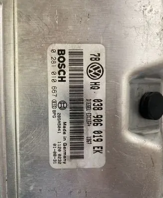 Volkswagen PASSAT B5.5 Engine control unit/module 038906019EK 0281010667