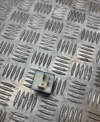Audi A4 S4 B5 8D Other relay 8A0951253