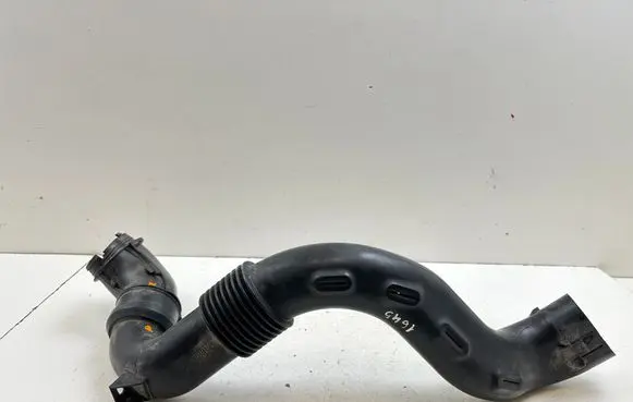 Renault Clio IV Air intake duct part 70530763