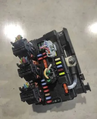 Peugeot 1007 Fuse module 9664997880