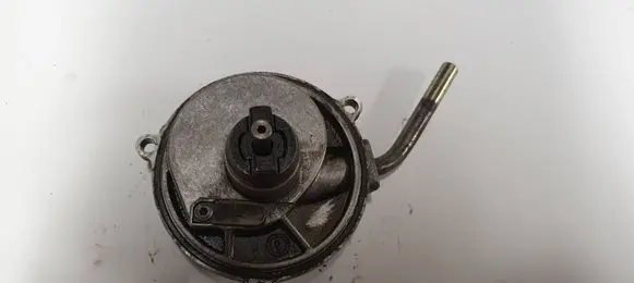 Mercedes-Benz C W203 Vacuum pump A6682300165