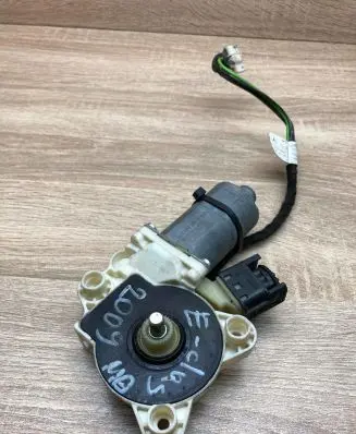 Mercedes-Benz E W211 Front door window regulator motor A2118203042 0130821971