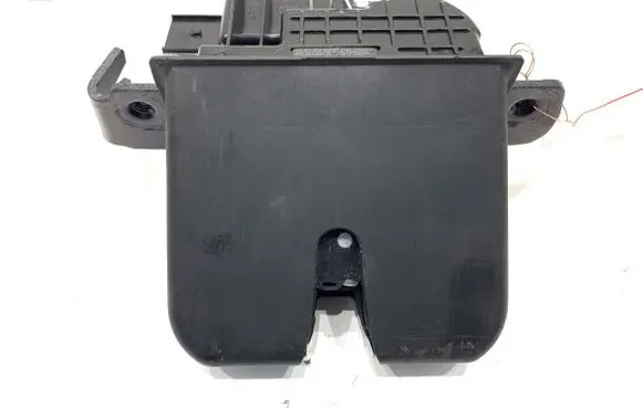 KIA Stinger Tailgate exterior lock 