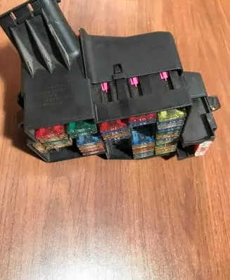 Volkswagen Touareg I Fuse module 7L0941828 Z3B7L0941825