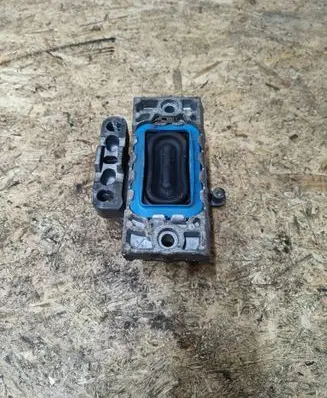 Engine mount bracket