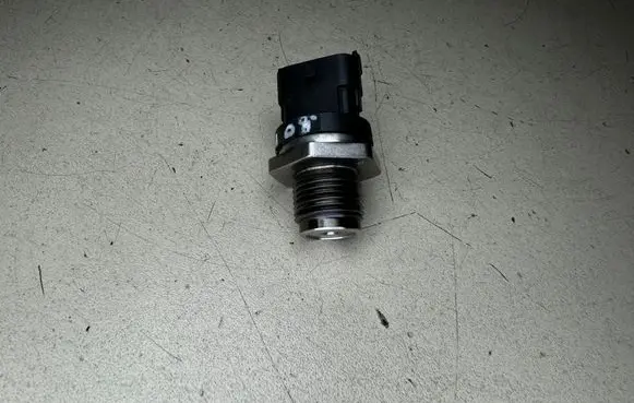 Opel Antara Fuel pressure sensor 0281002937