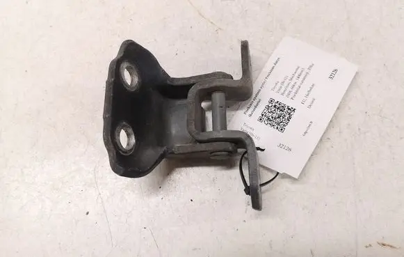 Toyota Yaris Front door lower hinge