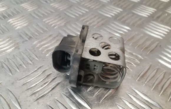 Nissan Primera Coolant fan relay 8200034040