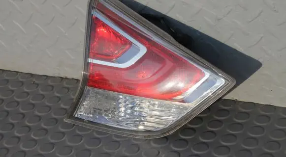 Nissan X-Trail T32 Tailgate rear/tail lights