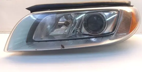 Volvo V70 Headlight/headlamp 31883540