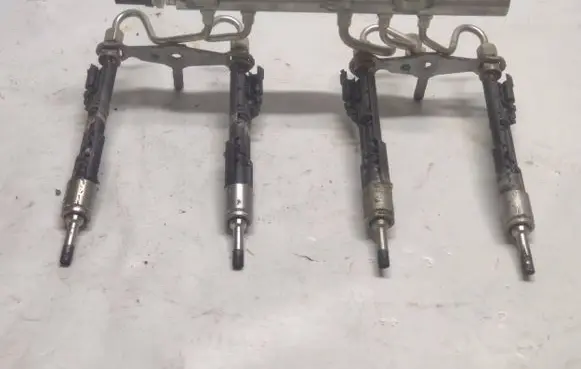 BMW 6 F12 F13 Fuel injector 13647597870 10213541