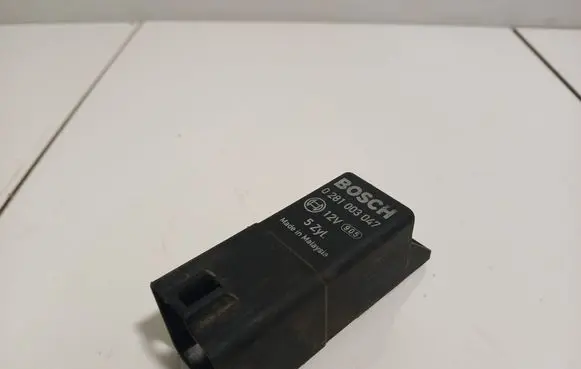 Volvo V70 Glow plug pre-heat relay 0281003047