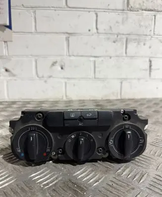Volkswagen PASSAT B6 Climate control unit