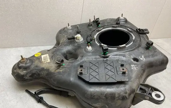 Audi A7 S7 4G AdBlue liquid reservoir 4G0131877G 4G0131877
