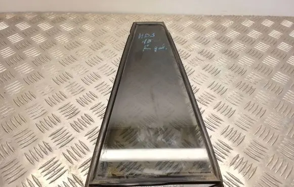 Toyota Land Cruiser (J150) Rear vent window glass 6818860070