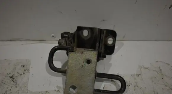 Skoda Superb B5 (3U) Rear door lower hinge 4B0833411D