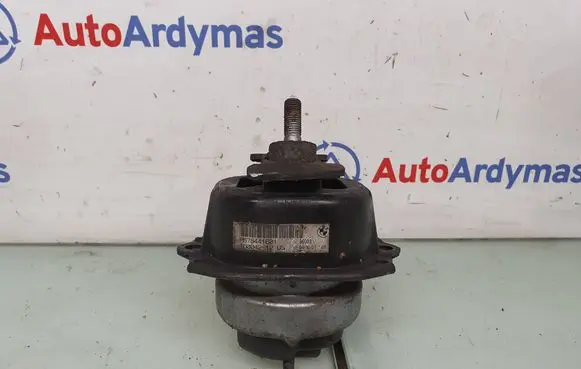 Engine mount bracket