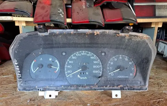Mitsubishi Space Wagon Speedometer (instrument cluster) MB680132 776210