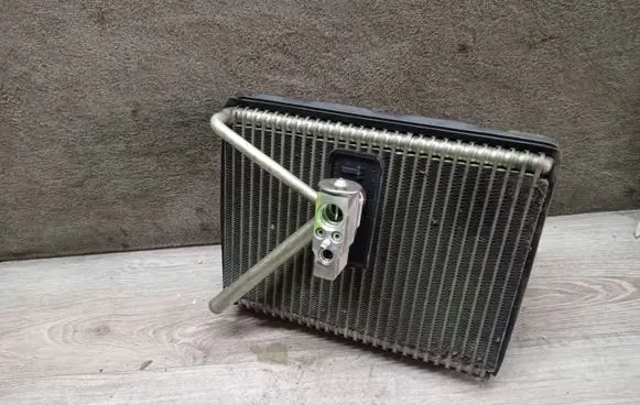 Volvo V70 Air conditioning (A/C) radiator (interior) 30676364