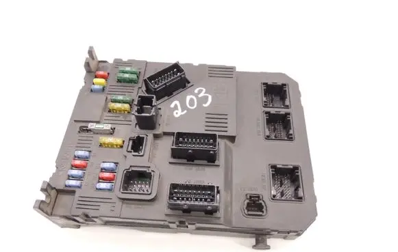 Peugeot 407 Fuse module 9655221080 D203