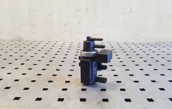 Mercedes-Benz A W169 Turbo solenoid valve A0051535528