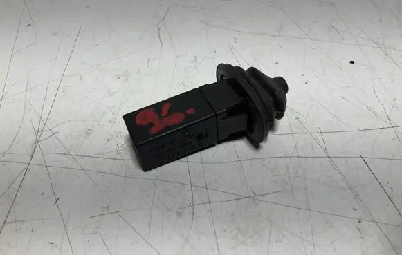 BMW 3 E92 E93 Fuel tank opening switch 82289392